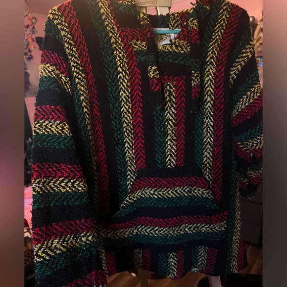 Drug rug hoodie.Very thick material, chunky hoodie strings, and hood - Picture 1 of 3